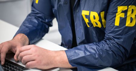 Jak utworzyć bezpieczne hasło? FBI ma garść porad