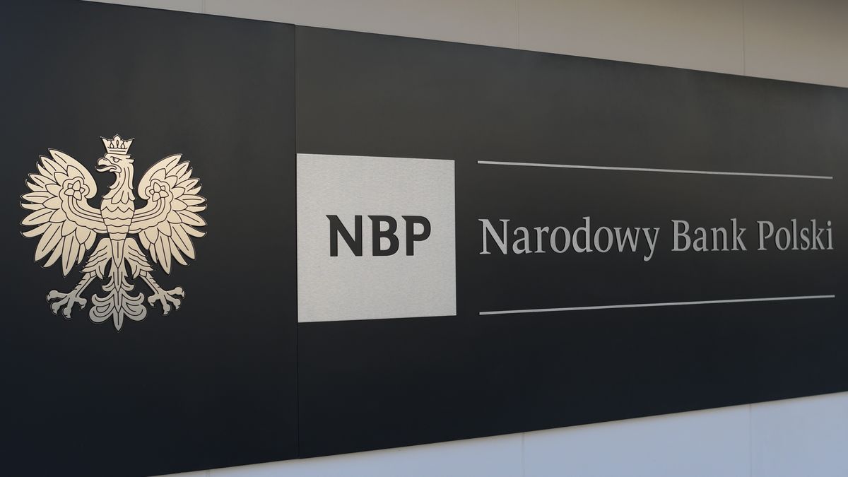 Daily Life In Warsaw
National Bank of Poland sign in Warsaw city center.
On Sunday, September 1, 2019, in Warsaw, Poland. (Photo by Artur Widak/NurPhoto via Getty Images)
NurPhoto
destination, eu, editorial, geographical locations, landmark, memory, nbp, narodowy bank polski, national bank of poland, outdoor, poland 2019, polish, polish bank, street photography, street scene, warsaw - poland, warsaw daily life, central bank of poland, company, daily, daily life, local