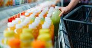 Wyniki kontroli napojów. Tak producenci oszukują na etykietach