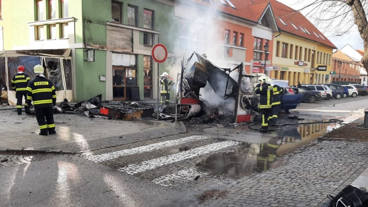 Gaz rozniósł food trucka