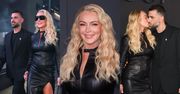Wygładzona Lindsay Lohan bryluje na pokazie Gucci. Na ściance WYMIENIAŁA CZUŁOŚCI z mężem (ZDJĘCIA)