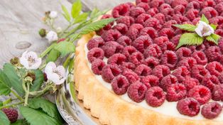 Ten deser to czysta rozkosz. Ciasto z malinami i mascarpone