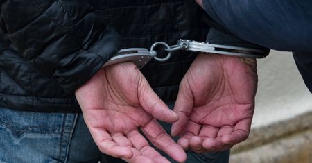 Ona dała mu dach nad głową. On zgwałcił jej syna