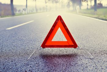 Wypadek na autostradzie A4 pod Krakowem. Samochód osobowy wpadł w pojazd z przyczepą z ładunkiem