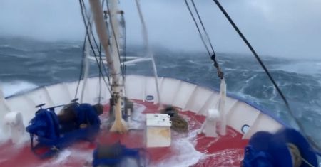 Sztorm dopadł kuter na Morzu Północnym. Niezwykłe nagranie z pokładu