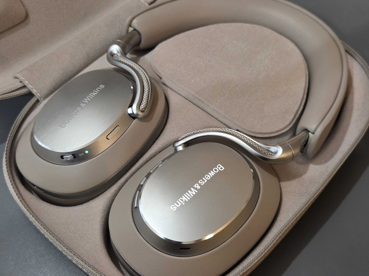 Bowers & Wilkins Px8 S2