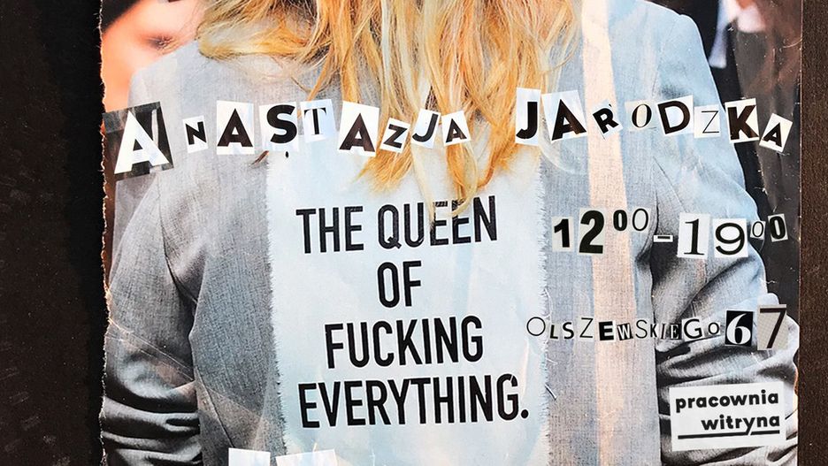 Wrocław. Witryna z kolażami. Wystawa Anastazji Jarodzkiej