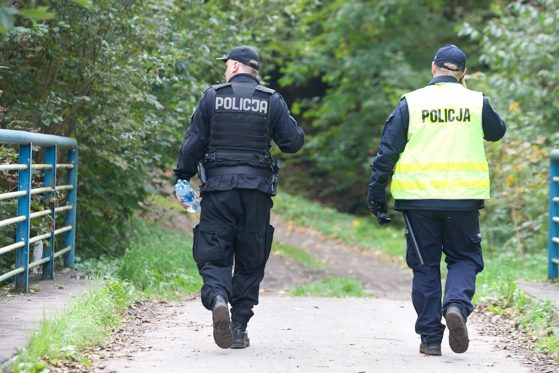 19.09.2014 WALBRZYCH POSZUKIWANIA 4 LETNIEGO CHLOPCA KTORY ZAGINAL PODCZAS SPACERU W WAWOZIE KSIAZANSKIM PROWADZONE PRZEZ PLICJE STRAZ POZARNA STRAZ MIEJSKA I GOPR KSIAZ ZAGINIONE DZIECKO POSZUKIWANIE DZIECKA SLUZBY RATOWNICZE WAWOZ LAS AKCJA POSZUKIWAWCZA CHLOPIEC ..DARIUSZ GDESZ / POLSKAPRESSE  GAZETA WROCLAWSKA..