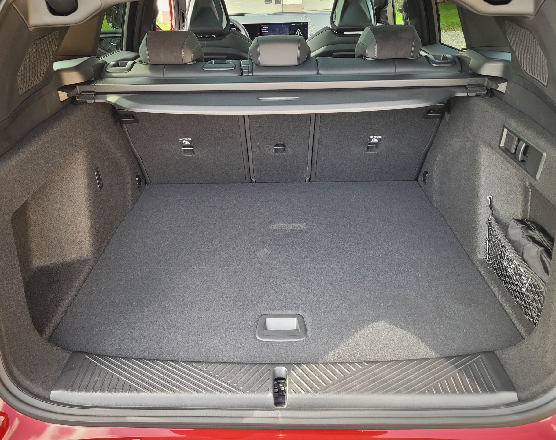 Bagażnik ma przeciętną pojemność