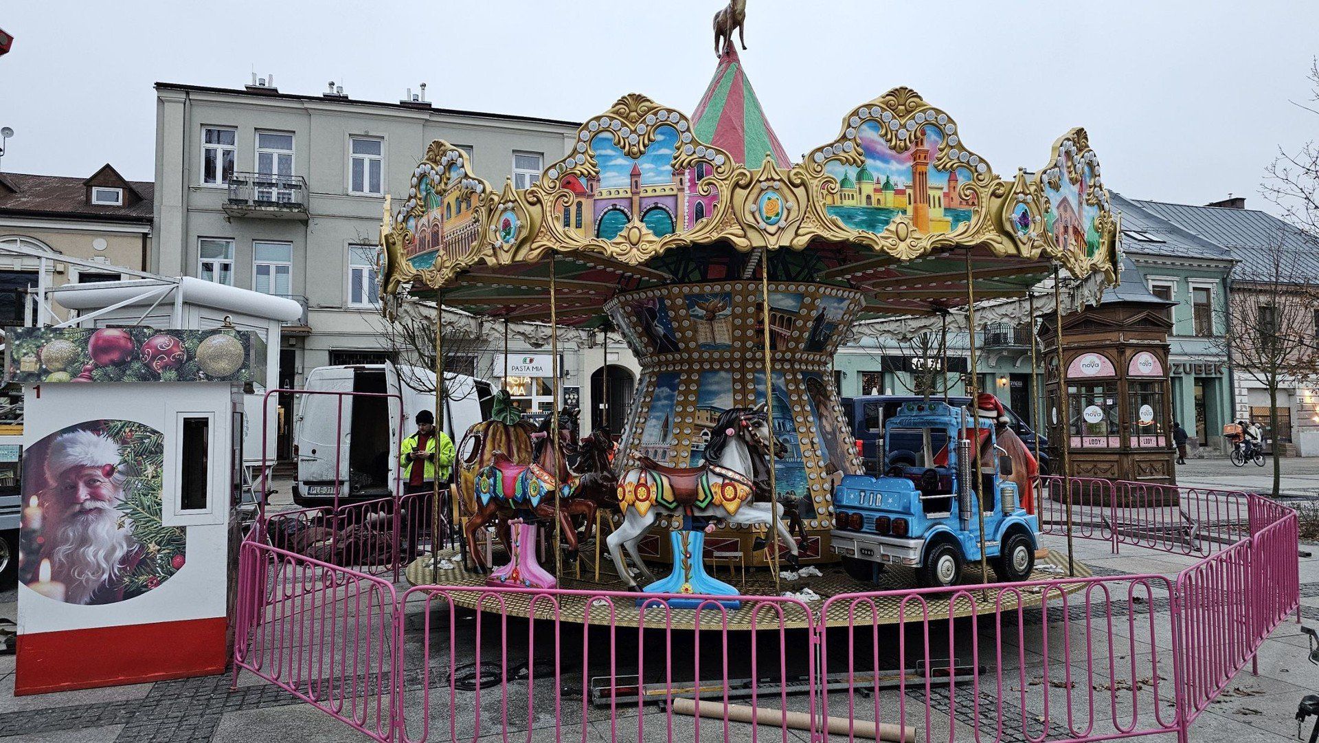Na Rynku jest także karuzela.