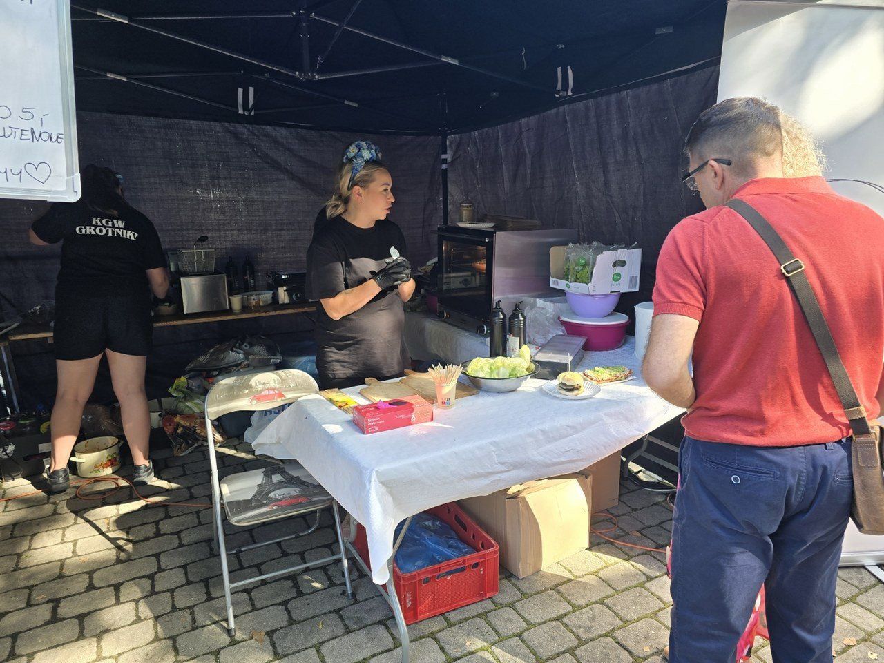 Niedzielny piknik "Leszczyńskie smaki" przyciągnął do Parku Satyryków w Lesznie sporą grupę mieszkańców