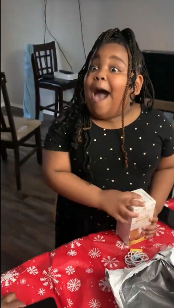 Dziewczynka dostała paczkę z herbatą odchudzającą 