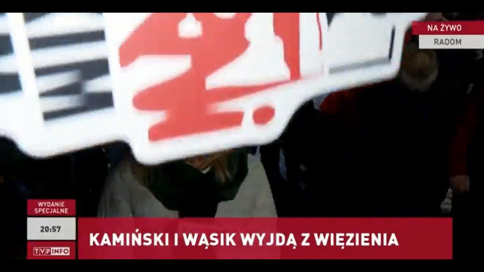 Sceny z materiału TVP Info