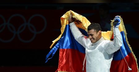 Smutna historia! Złoty olimpijczyk rozwozi jedzenie w Łodzi