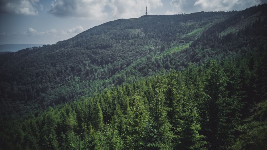 Stacja nadawcza w górach