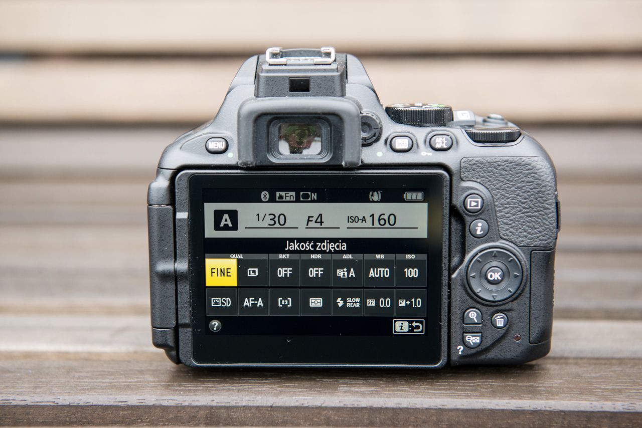 Nikon D5600 - menu podręczne, przycisk i