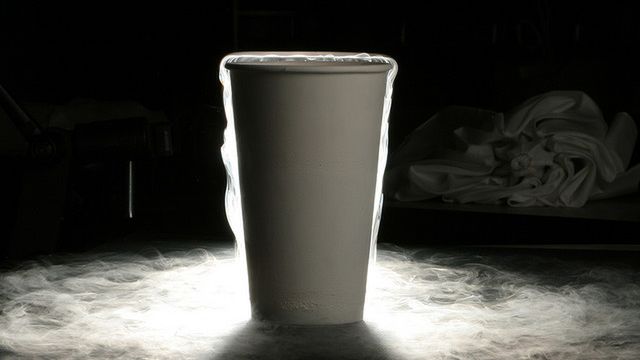 Ciekły azot + plastikowa butelka = nie próbujcie tego w domu [wideo] 1