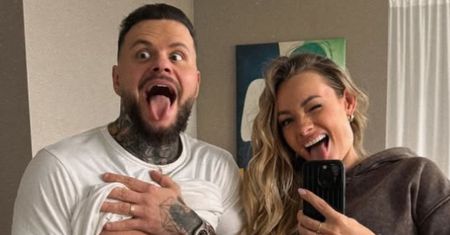 Pamela z Fit Lovers pokazuje ciążowy brzuch u boku prężącego klatę Mateusza. Fani są NIEMAL PEWNI, jakiej płci będzie dziecko (FOTO)
