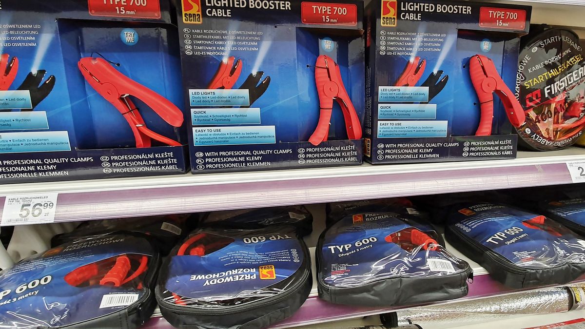Przewody rozruchowe można kupić w wielu miejscach i wbrew pozorom jednym z lepszych jest zwykły, duży hipermarket. Można bowiem porównać kilka rodzajów.