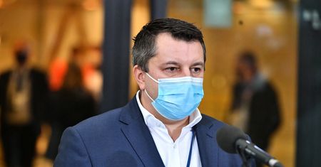 Andrzej Duda ma koronawirusa. Dr Zaczyński: "Prace na PGE Narodowym trwają"