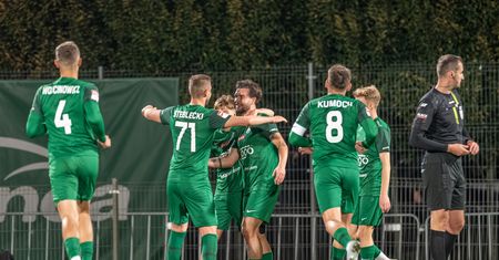 Zieloni nie zwalniają tempa. Warta Poznań z kolejnym zwycięstwem po emocjonującym meczu z KKS Kalisz