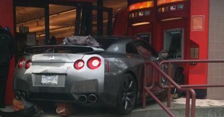 Nissan GT-R i napad na bank