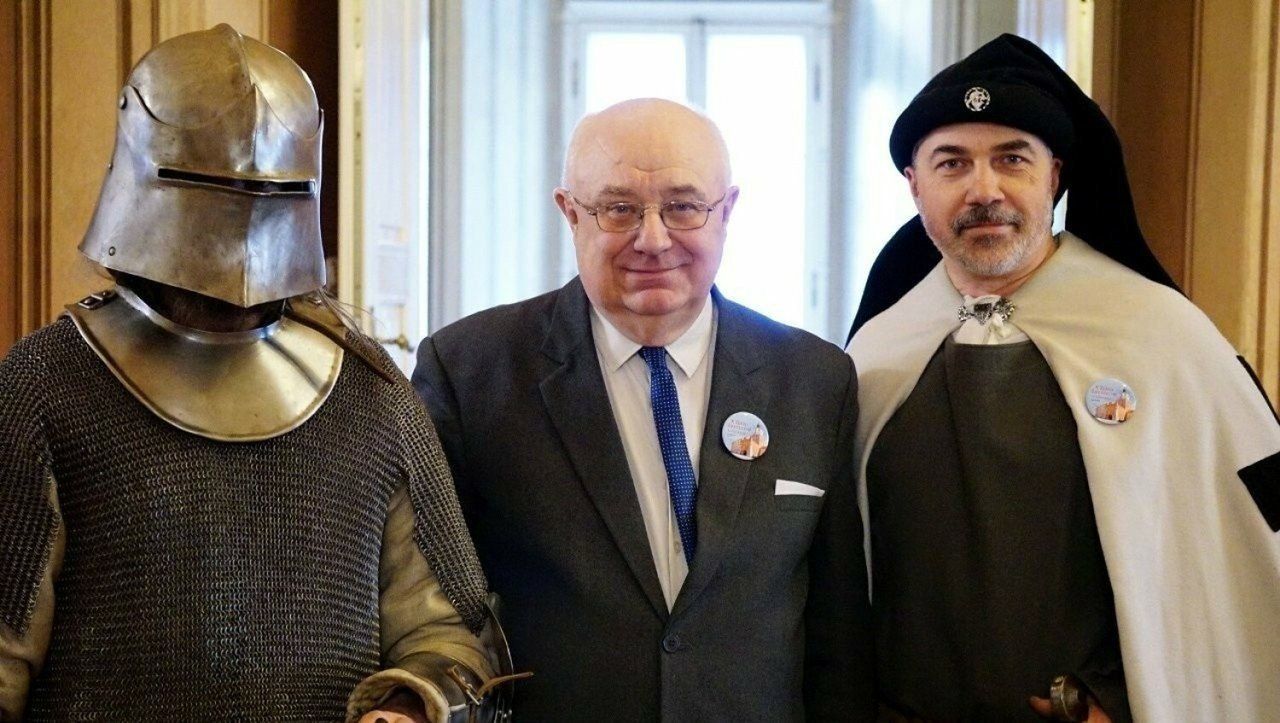 Zbigniew Jurkowski (na zdjęciu w środku)