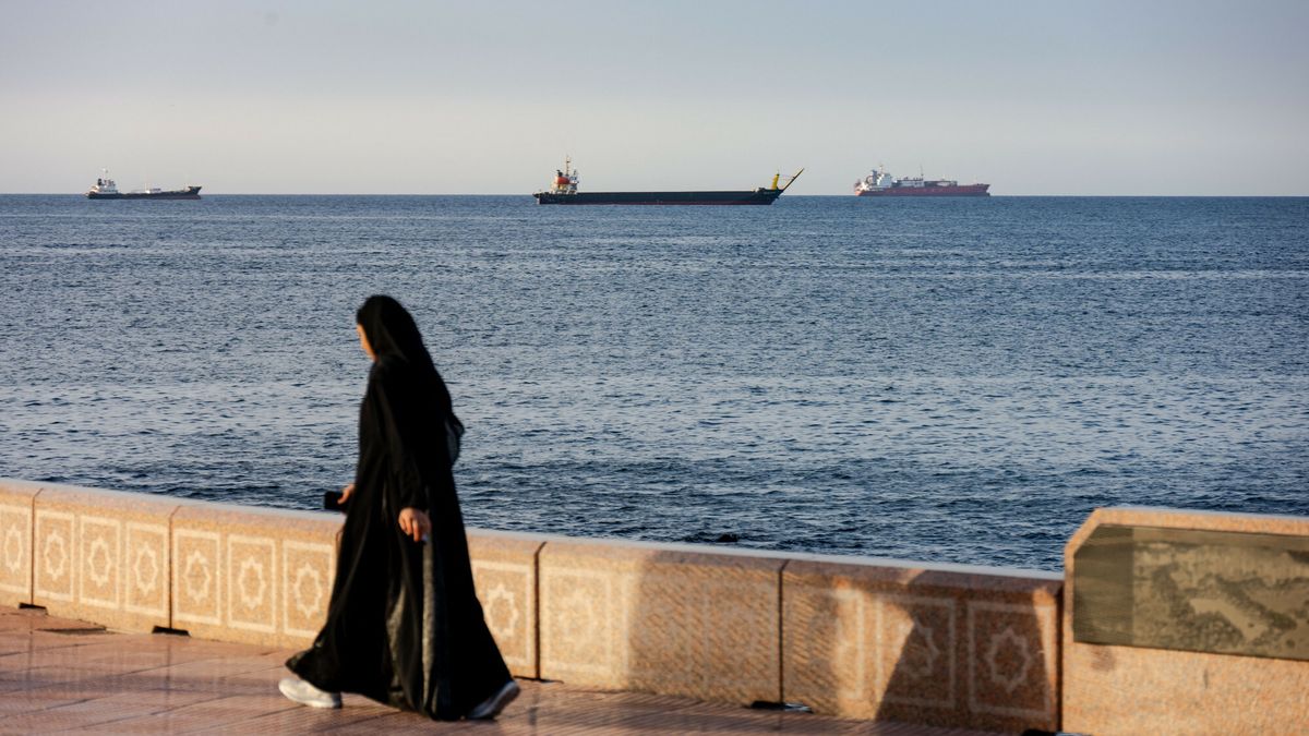 Statki w okolicach cieśniny Ormuz, zdjęcie z 12 kwietnia