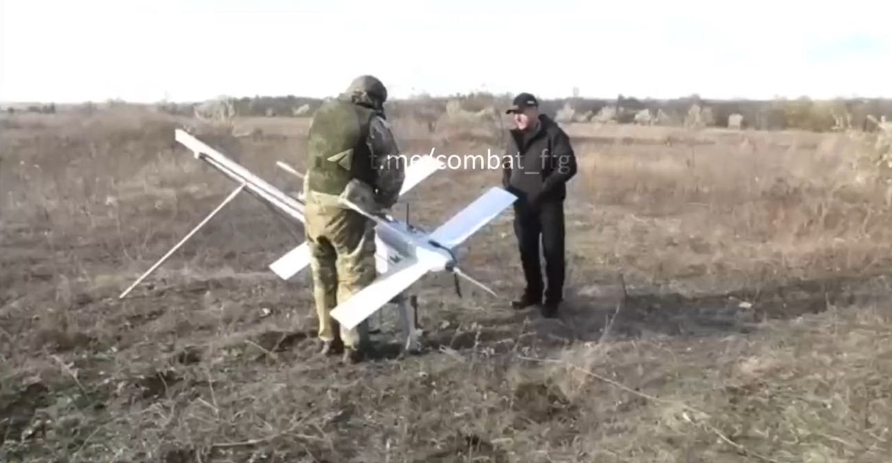 Rosyjscy żołnierze z dronem Scalpel