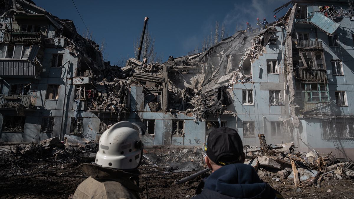 ZAPORIZHZHIA, UKRAINE - MARCH 02: A view of the site as search and rescue efforts continue in the debris of building after Russian forces' missile attack, on March 02, 2023 in Zaporizhzhia, Ukraine. At least four people were killed and eight injured in a missile attack in Ukraineâs southeastern Zaporizhzhia region early on Thursday. A rocket fired by the Russian military hit a five-story building, the Ukrainian National Police said in a statement. (Photo by Adri Salido/Anadolu Agency via Getty Images)