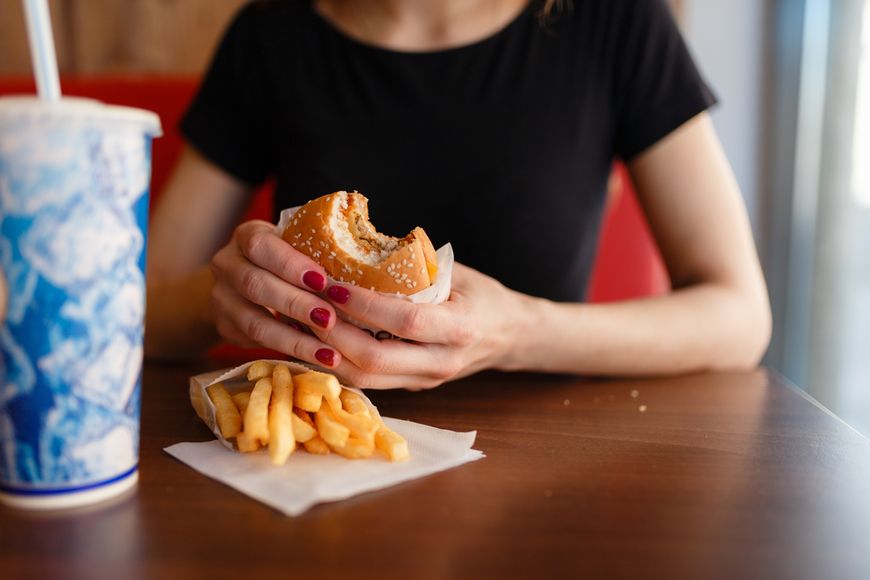 Fast foody nie pomagają w chwilach emocjonalnego kryzysu