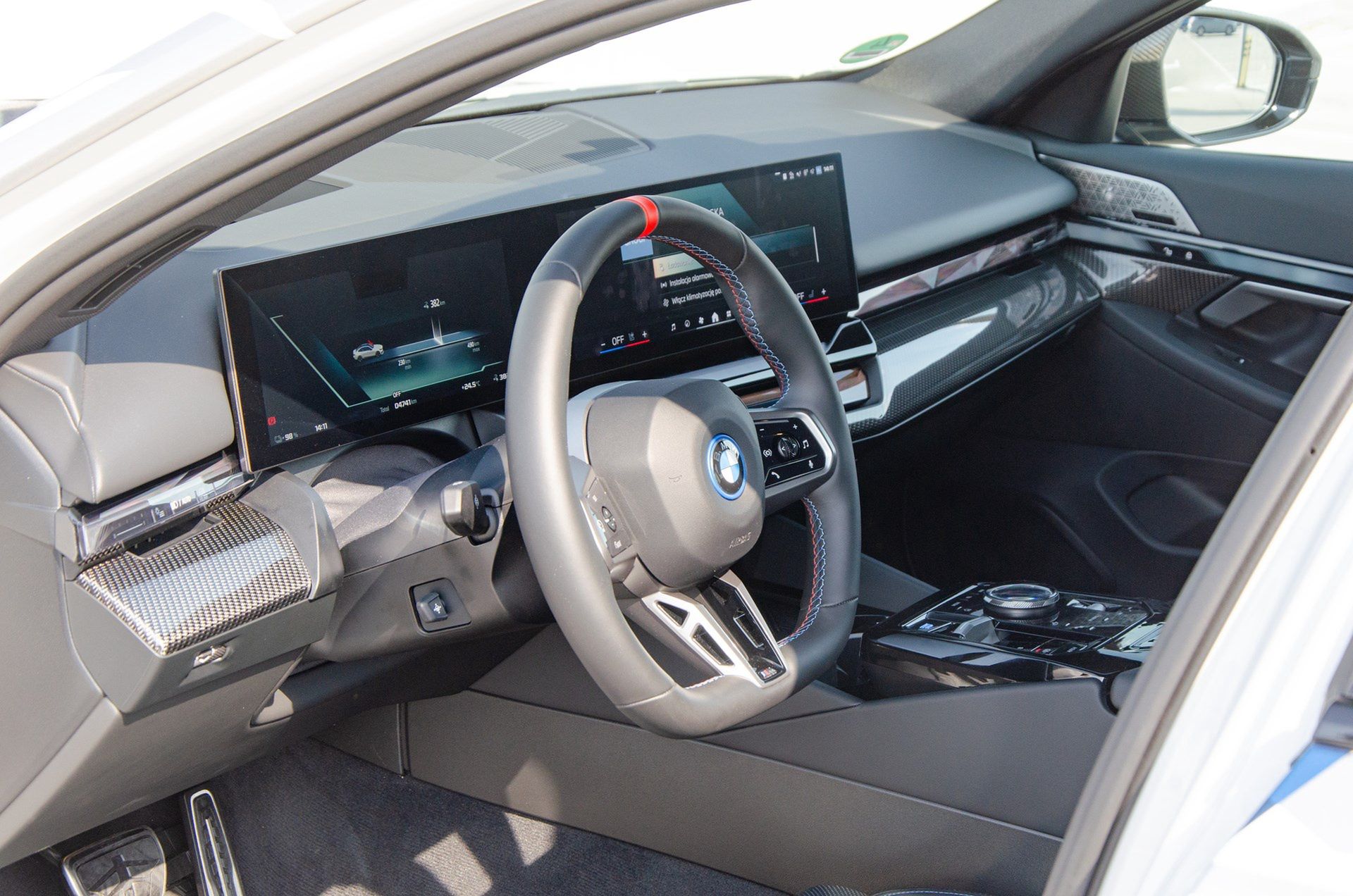 BMW i5 M60