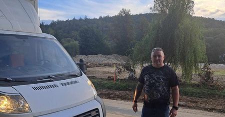 Policjant z własnej inicjatywy zawiózł dary dla powodzian