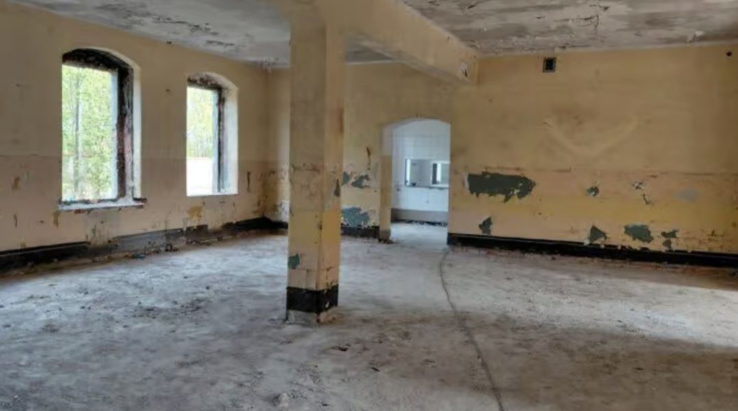 Obecnie trwają prace rozbiórkowe. 