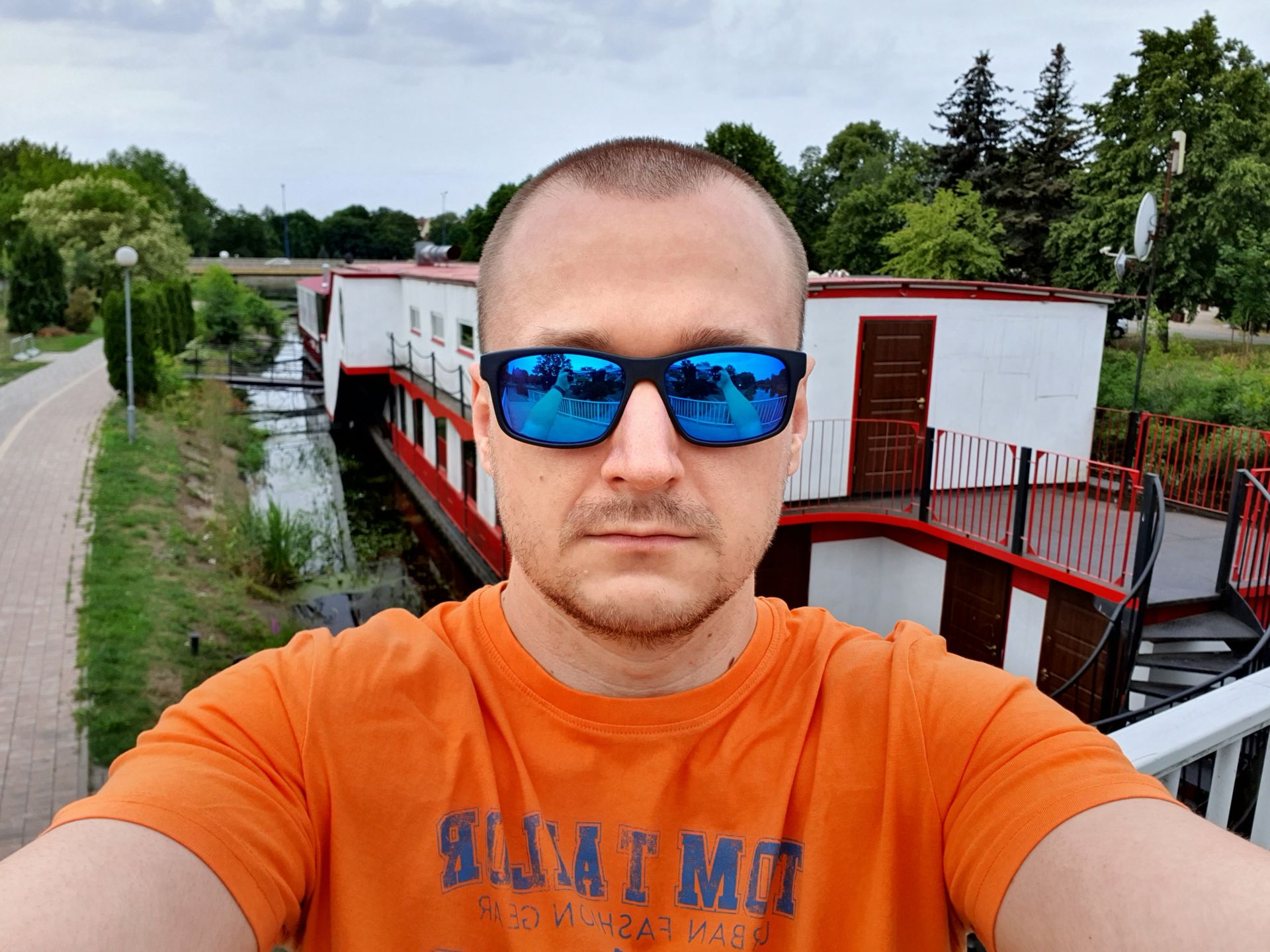 Samsung Galaxy A80 kontra przedni aparat Galaxy S10. Czy obracana kamera ma sens? 7