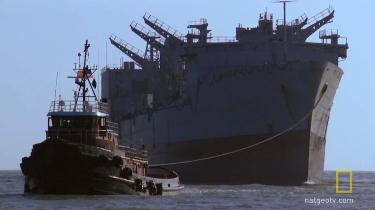 Ostatnie chwile wielkiego okrętu marynarki wojennej [wideo] 1