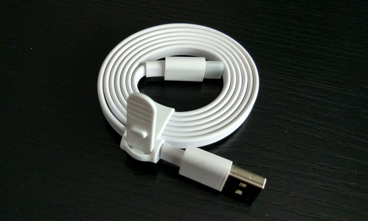 Kabelek USB dodawany do zestawu z ZTE Axon 7 mini