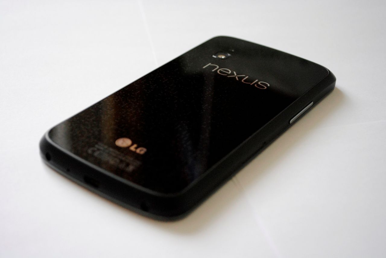 Nexus 4 - tył