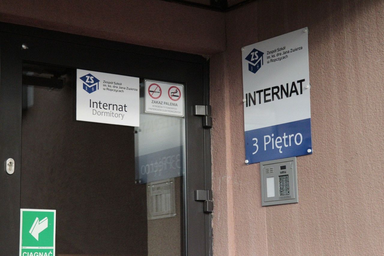 Ropczyce: Eksplozja telefonu w internacie. Ośmioro nastolatków w szpitalu