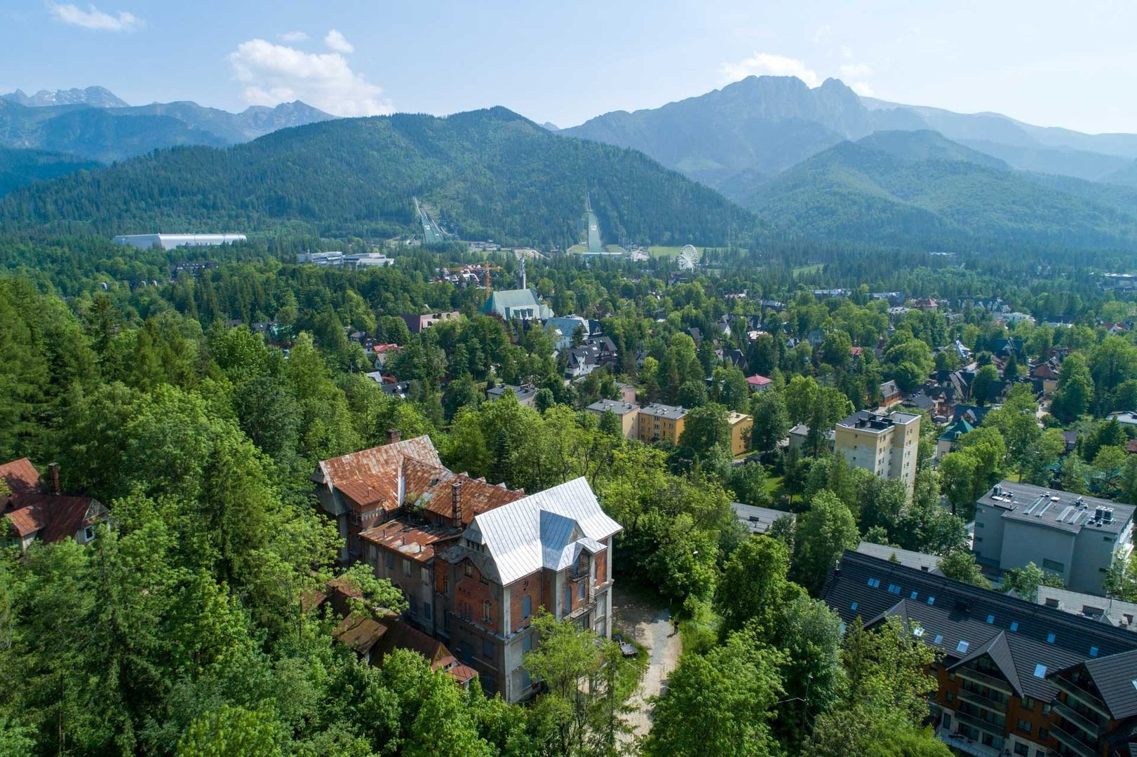Sanato - dawniej luksusowy pensjonat i sanatorium gruźlicze