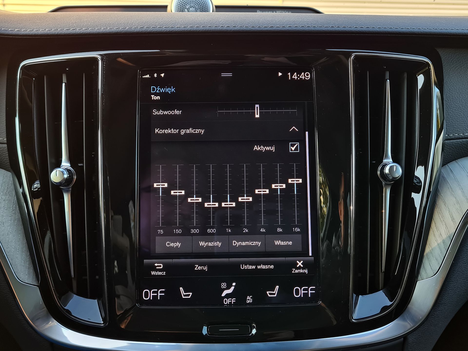 Volvo V60 Cross Country: System info-rozrywki, audio Bowers & Wilkins i systemy bezpieczeństwa 10