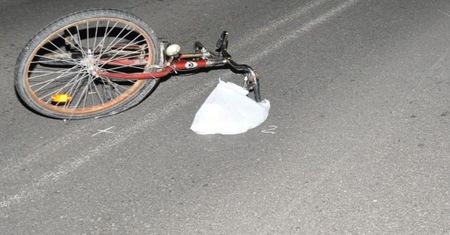 Rowerzysta wpadł pod busa. Nie miał szans