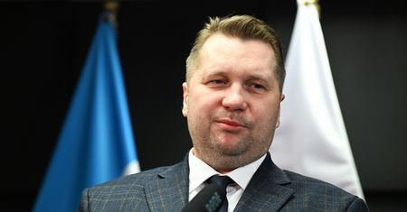 Czarnek zapowiada "duże problemy"