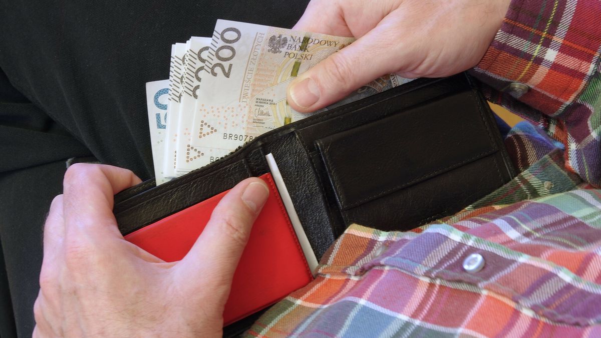 Stock Marek Bazak
PHOTO: ZOFIA I MAREK BAZAK / EAST NEWS   N/Z Obliczanie domowego budzetu, miesieczne koszty utrzymania
ZOFIA BAZAK