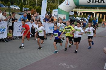 Bieg z gwiazdami w Wodzisławiu Śląskim. Wystartowało ponad 300 osób