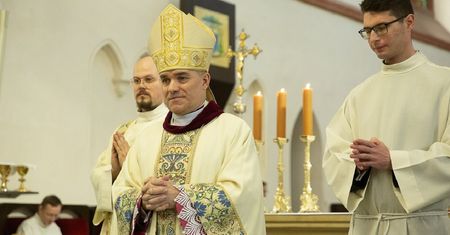 Biskup broni katechetów. "Sianie zamętu powoduje ogromny ból"