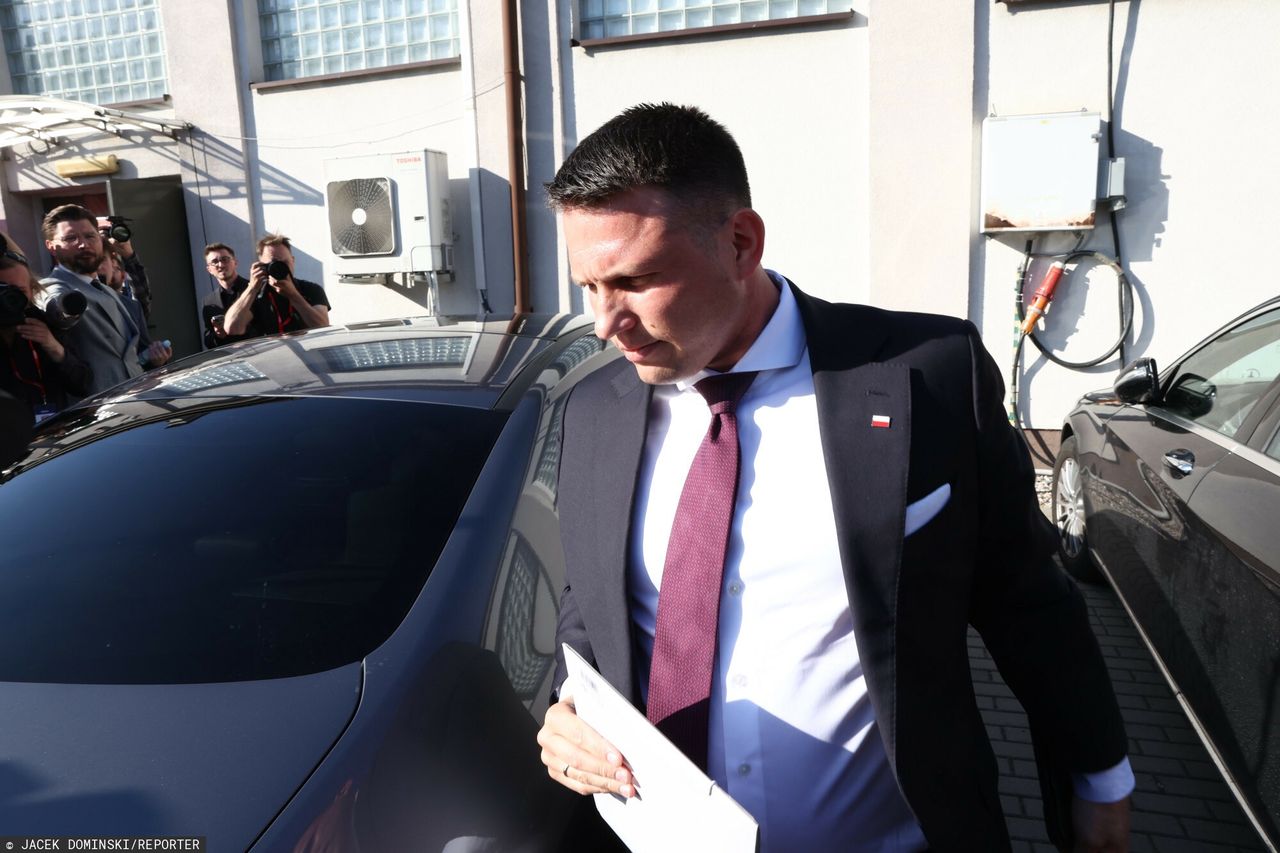 Mentzen wyciągnął telefon. Zarzucił kłamstwo Trzaskowskiemu