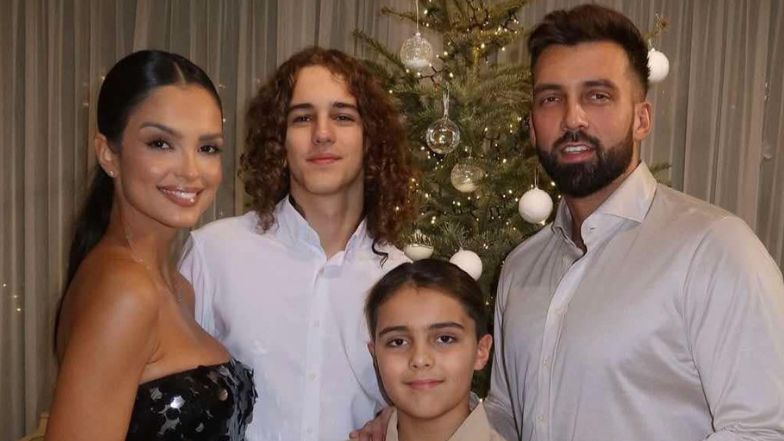 Klaudia El Dursi pozuje z rodziną