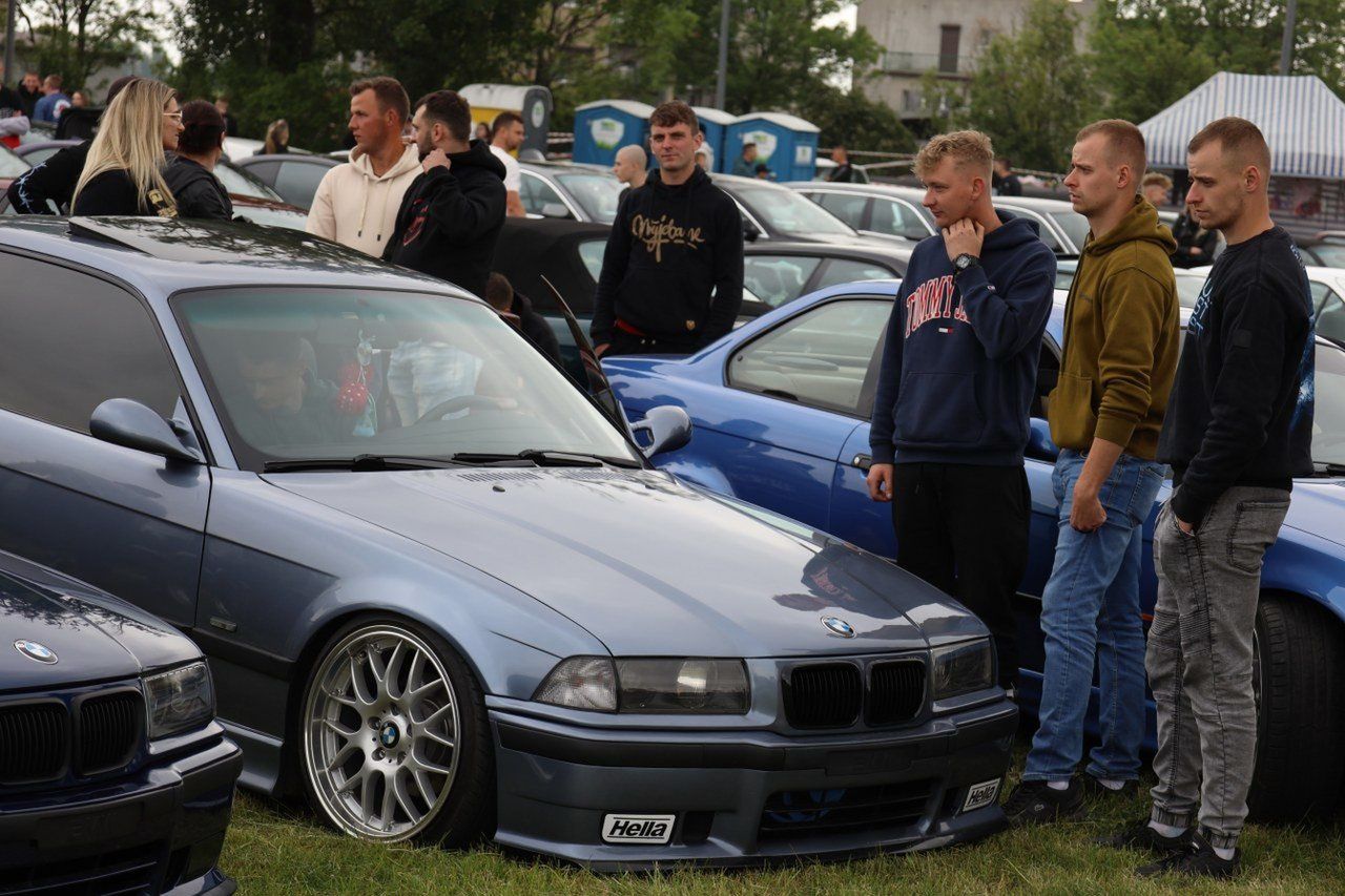 „Majówka BMW” w Dobrzycy każdego roku cieszy się bardzo dużym zainteresowaniem. W 2025 roku impreza odbędzie się już po raz ósmy