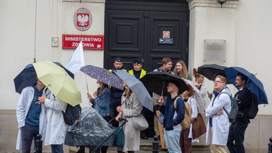 Przeciwko spadkowi jakości kształcenia protestowali m.in. lekarze rezydenci